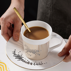 Unique Coffee Mug with Dynamic Reflection for a Creative Drinking Experience