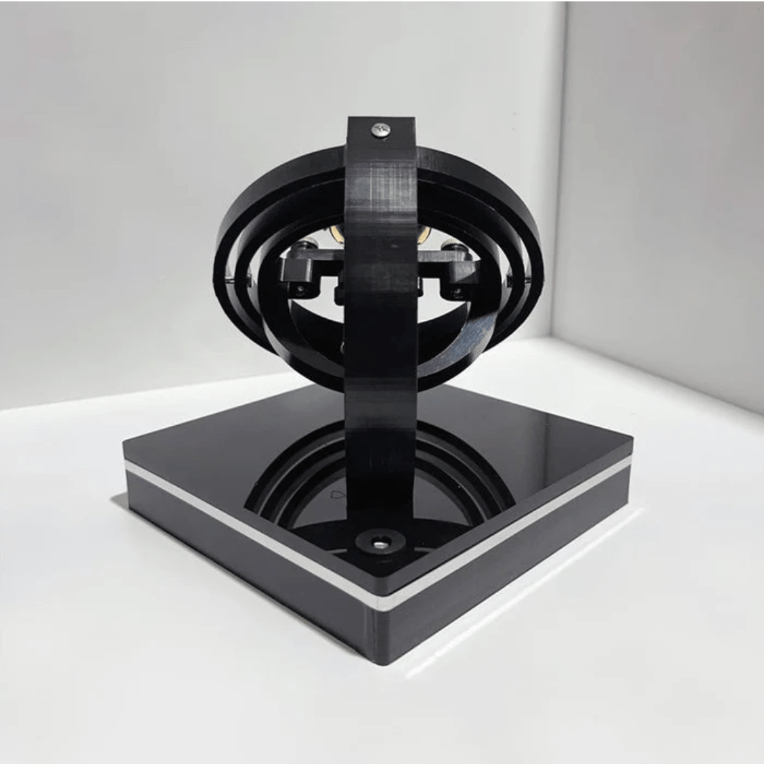 Automatic Watch Winder Whisper-Quiet Universal Compatibility Compact Display