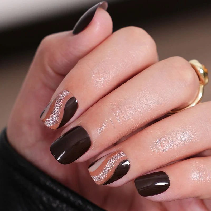 Press-On Nail Set Festive Designs & Gel Polish