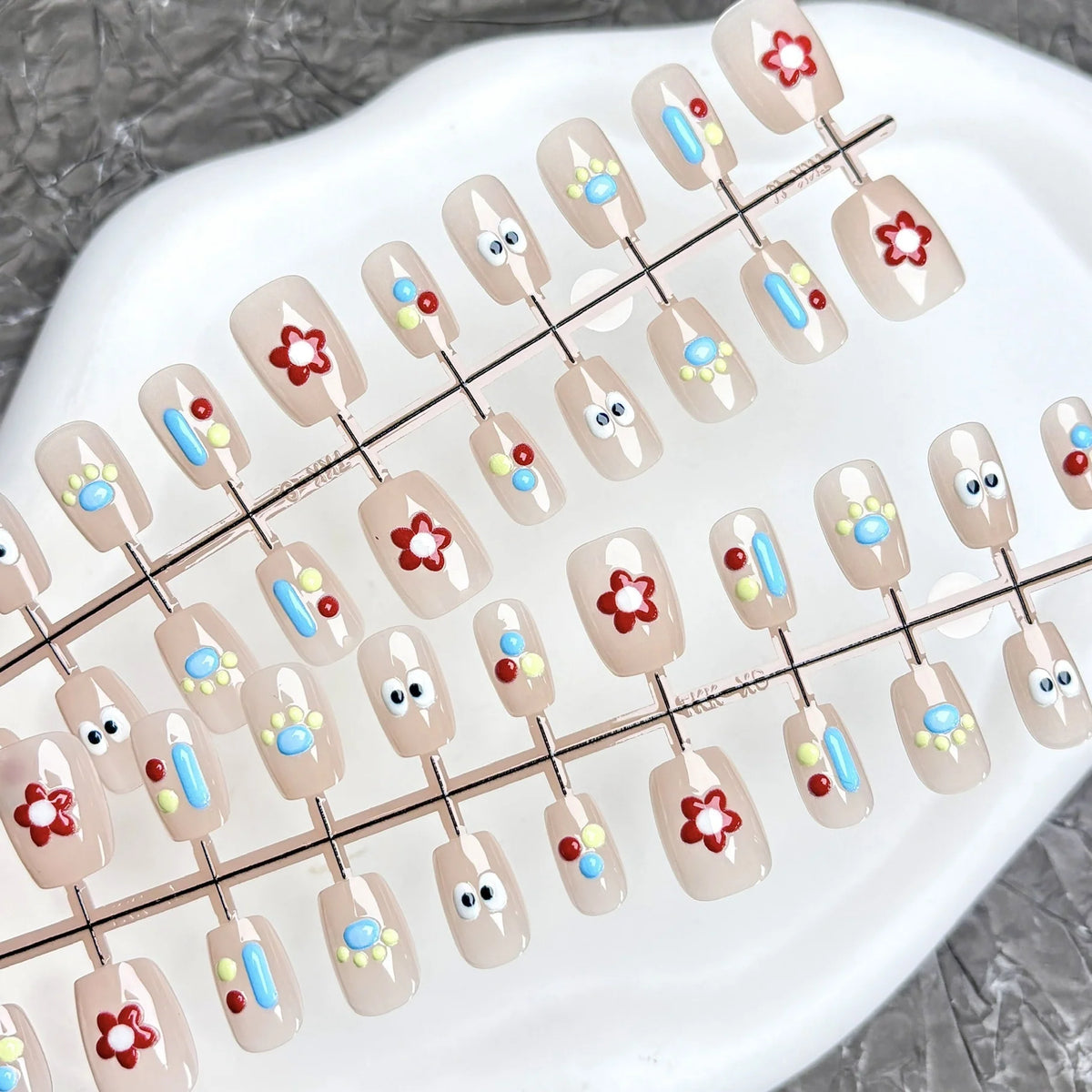 Press-On Nail Set Floral Designs Easy Application & Comfortable Fit