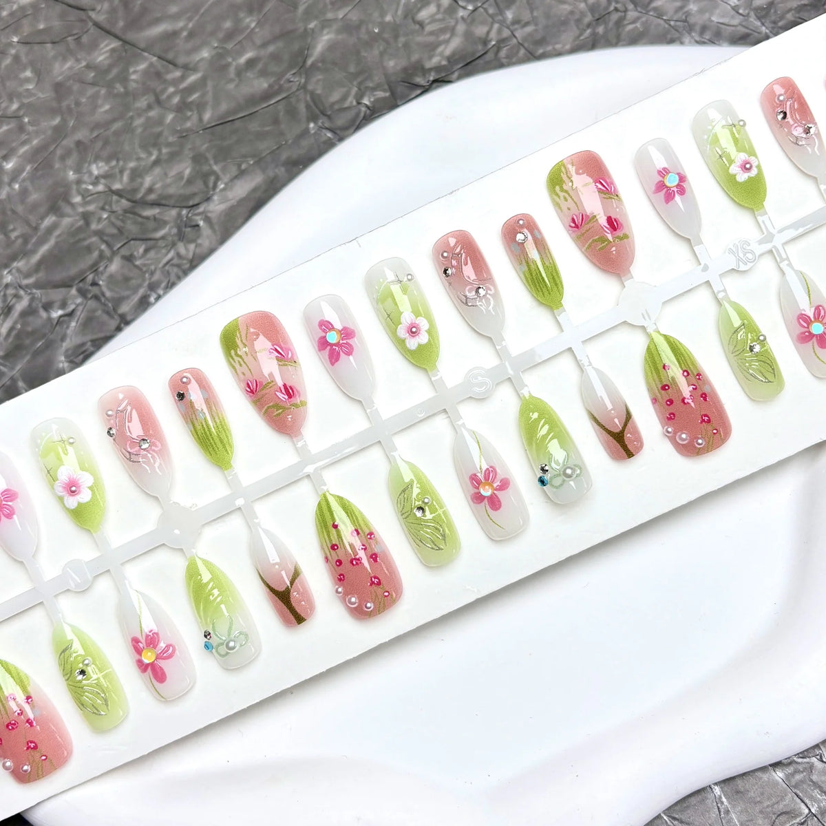 Press-On Nail Set Floral Designs Quick Apply