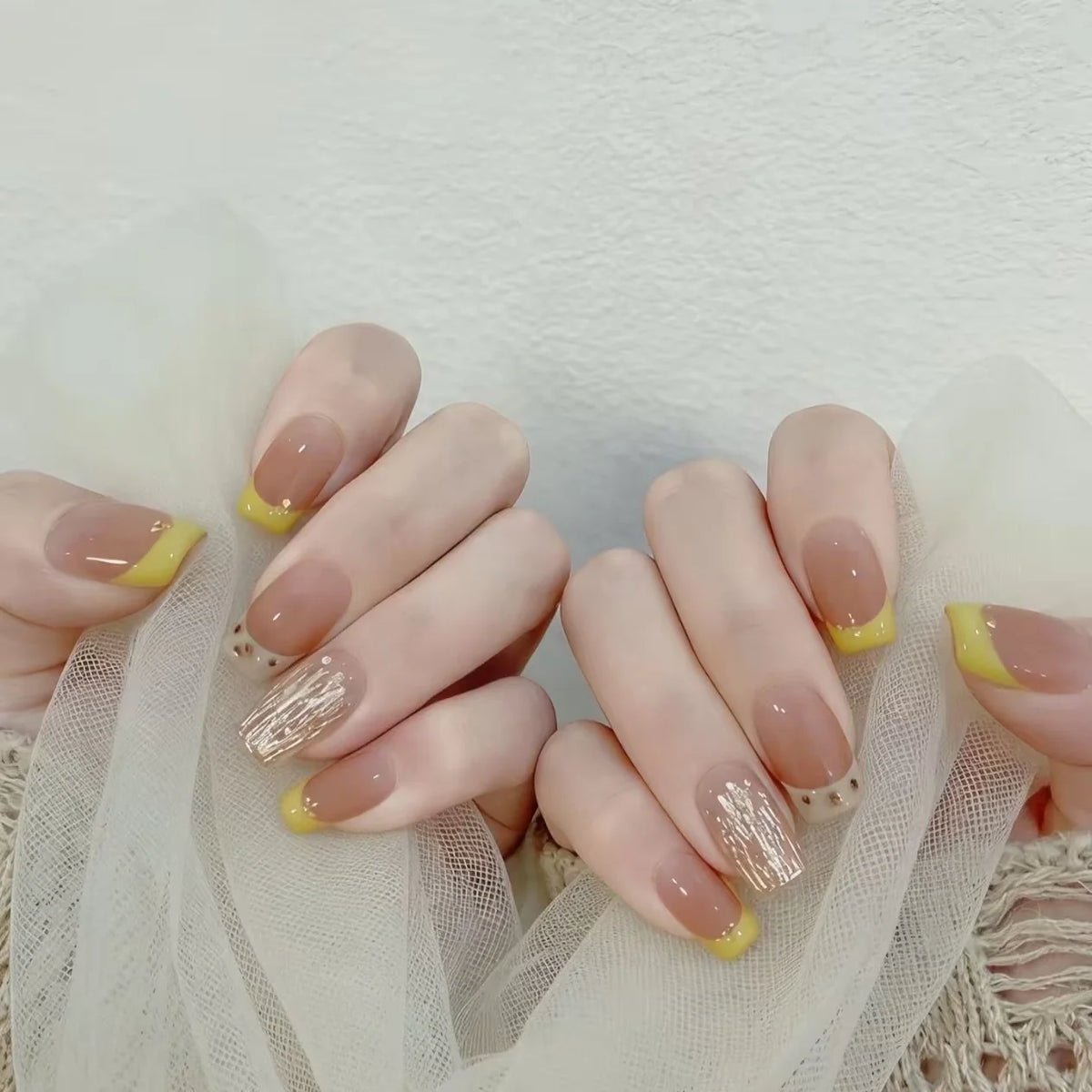Press-On Nails Artistic Patterns Easy Application