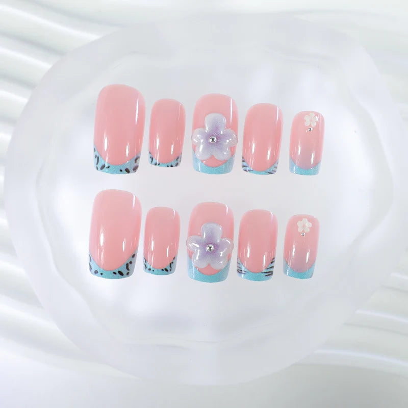 Press-On Nails Delicate Floral Multiple Sizes