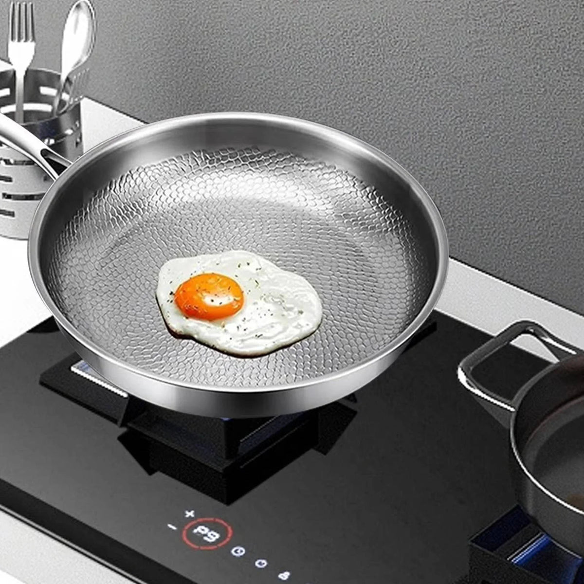 Skillet Titanium Steel Fish-Scale Texture Multi-Stove Compatible
