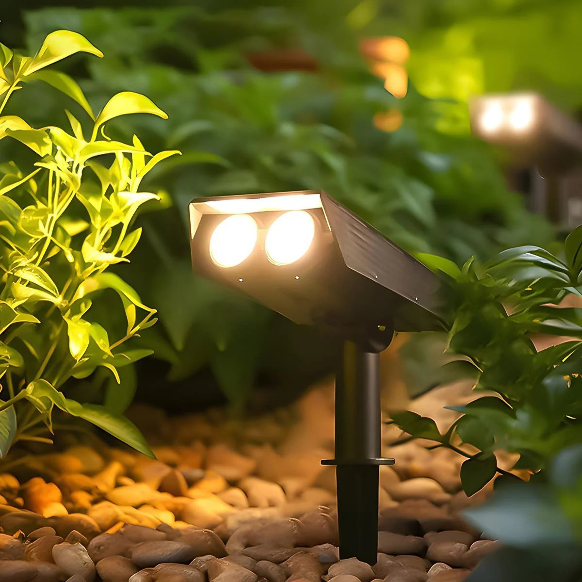 Solar Spotlight Adjustable Zoom Beam Weather Resistant