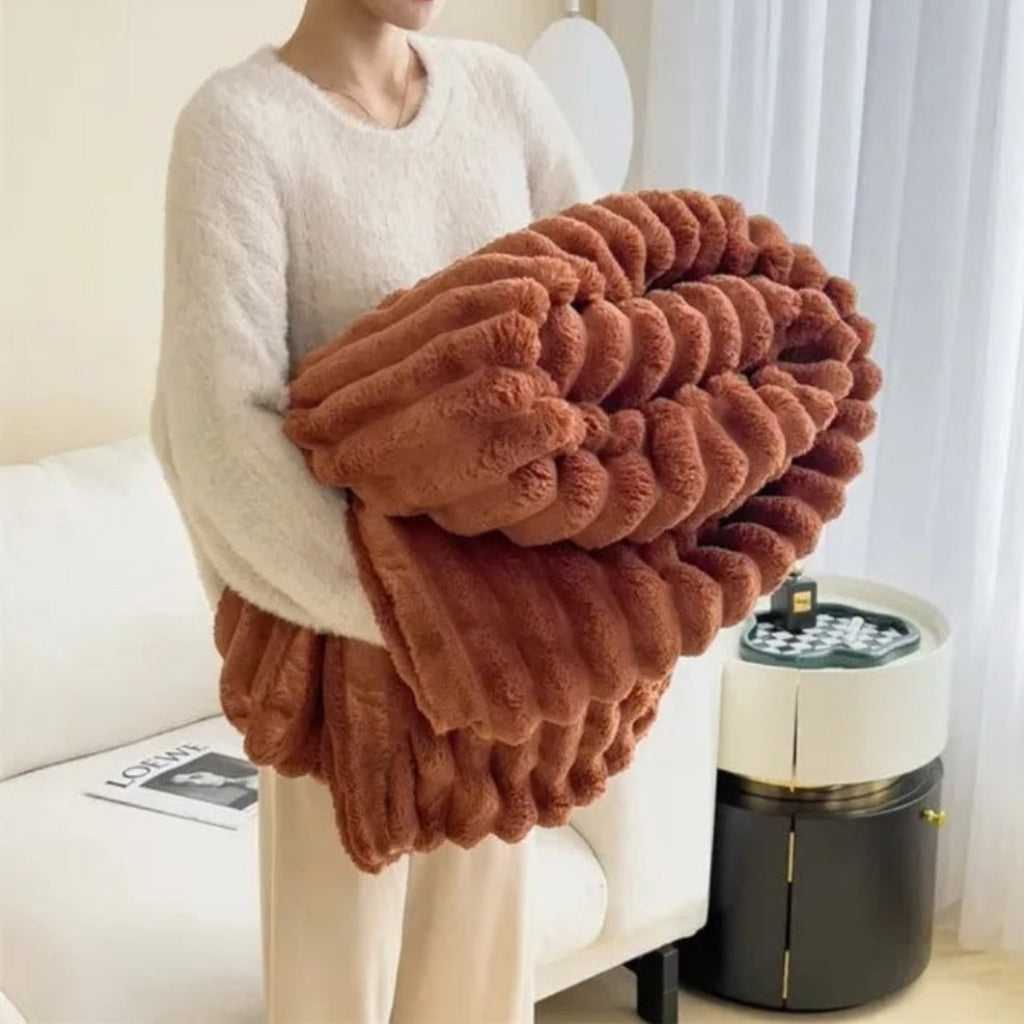 Oversized Plush Throw Blanket – Soft and Textured Comfort